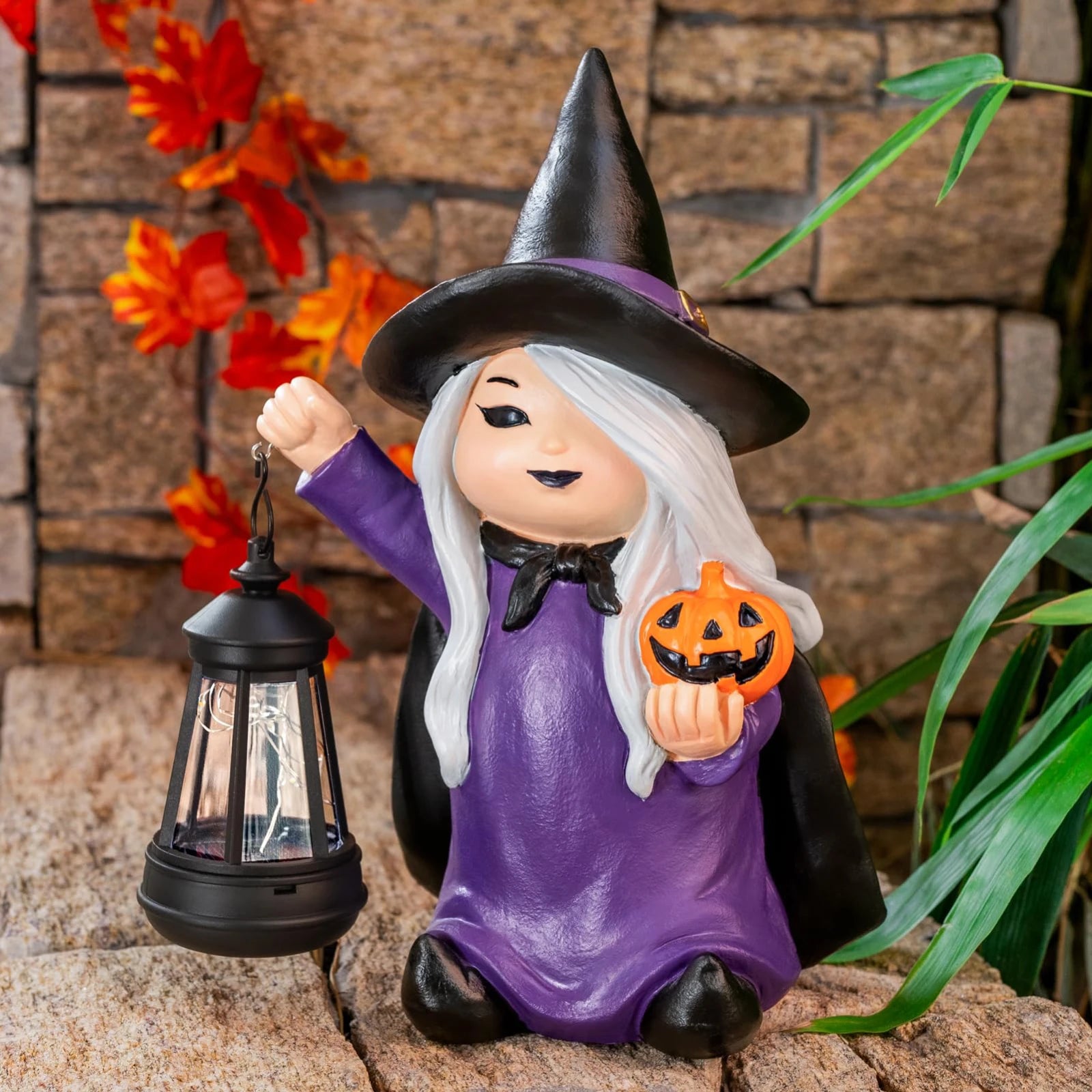 Halloween Witch Figurine Holding Pumpkin Garden Decor Statue with Solar Lantern