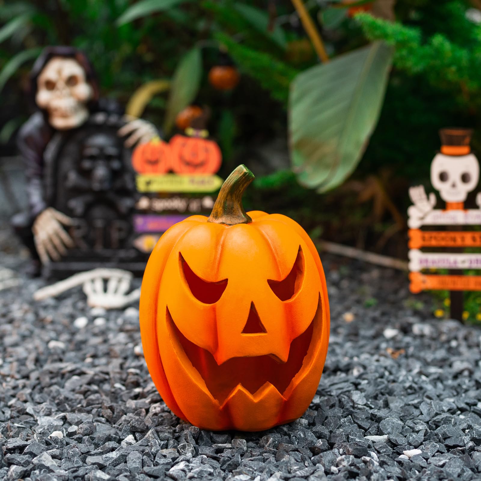 Halloween Pumpkin Jack-o'-lantern Garden Decor Statue with Solar Light 9‘’